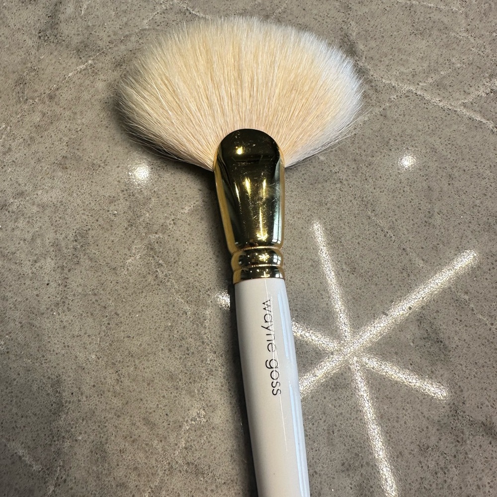 Wayne Goss Contour/Bronzer Natutal Hair Brush Tool